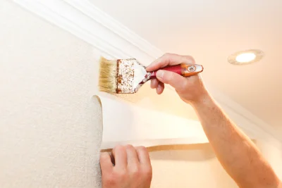 Pose de papier peint à Goudet — revêtements muraux et toiles de verre